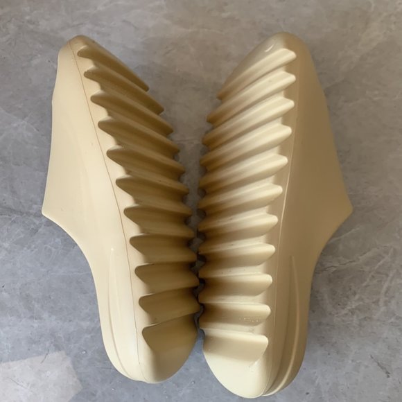 Adidas Yeezy Slide Desert Sand